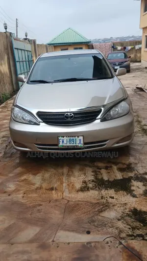 Toyota Camry XLE 4dr Sedan (2.4L 4cyl 4A) 2004 Gray