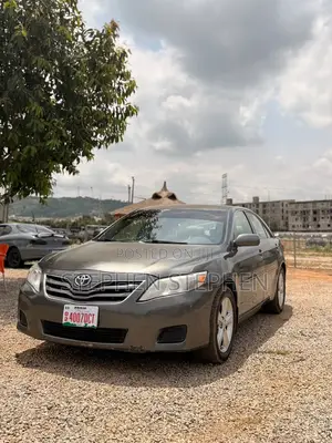 Toyota Camry LE 4dr Sedan (2.5L 4cyl 6AM) 2010 Gray