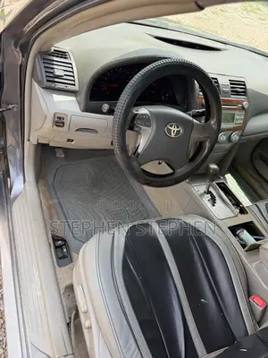 Toyota Camry LE 4dr Sedan (2.5L 4cyl 6AM) 2010 Gray
