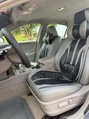 Toyota Camry LE 4dr Sedan (2.5L 4cyl 6AM) 2010 Gray