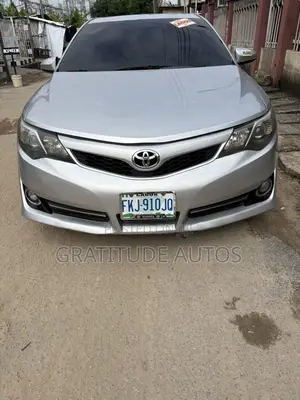 Toyota Camry SE 4dr Sedan (2.5L 4cyl 6A) 2014 Silver