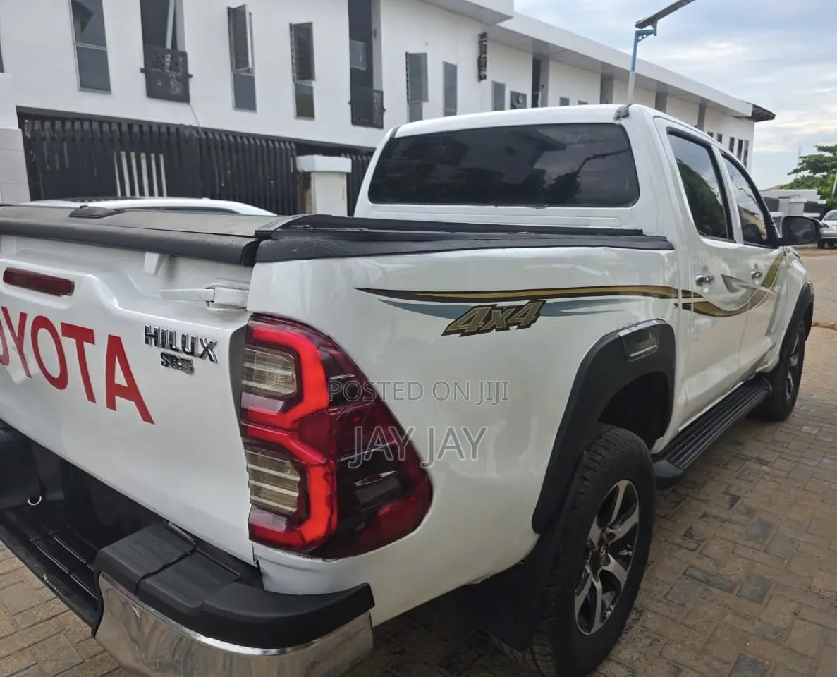 Toyota Hilux 2012 White