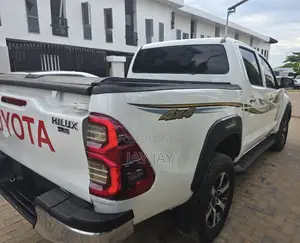 Toyota Hilux 2012 White