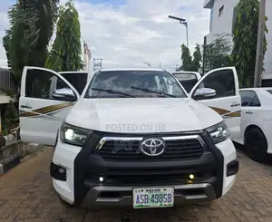 Toyota Hilux 2012 White