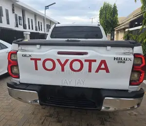 Toyota Hilux 2012 White