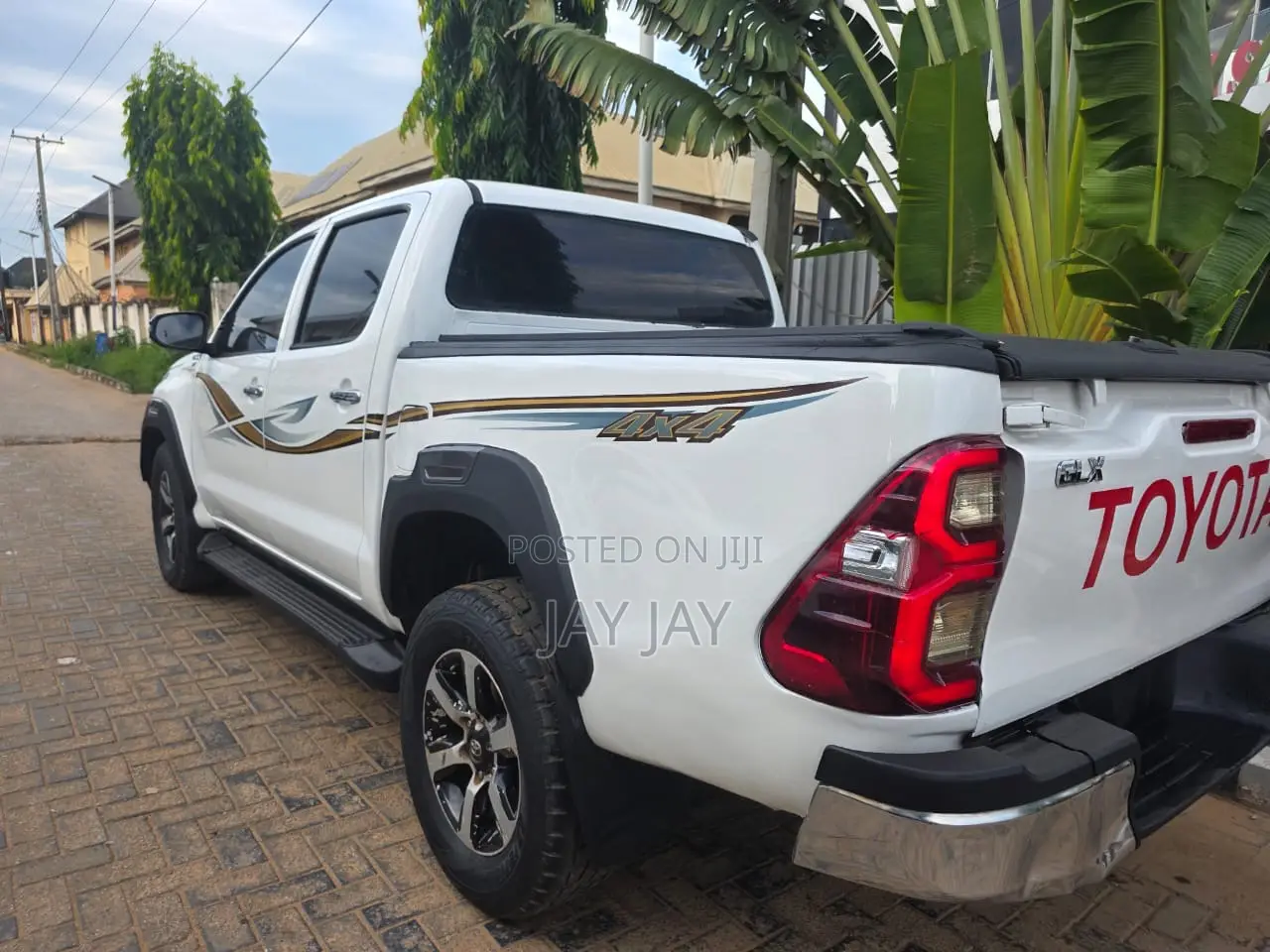 Toyota Hilux 2012 White