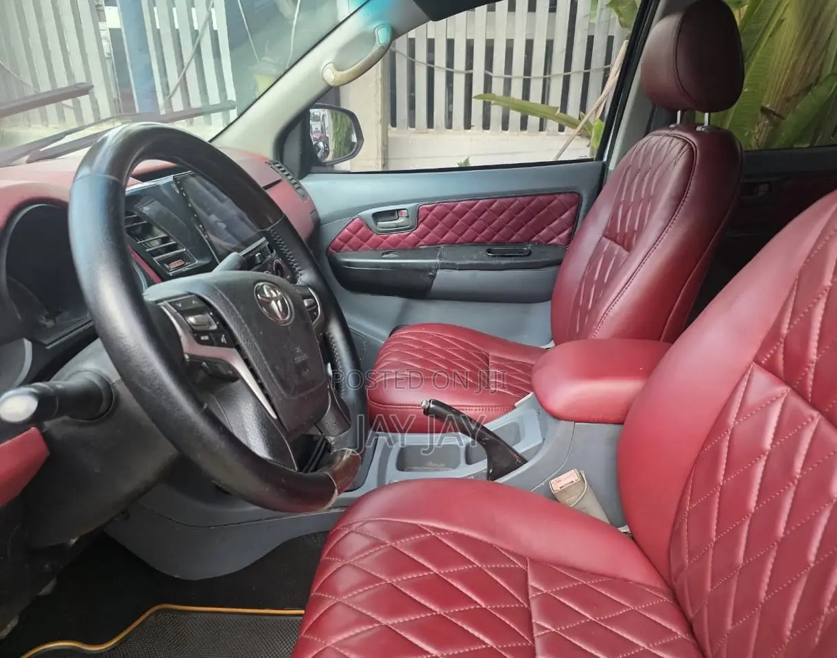 Toyota Hilux 2012 White