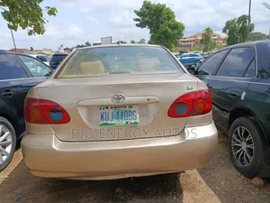 Toyota Corolla LE 2005 Gold