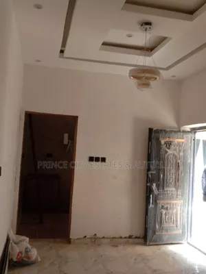 3bdrm Block of Flats in Off Iponri Estate for sale