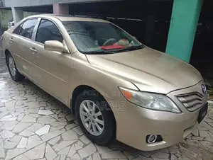 Toyota Camry 2010 Gold