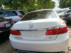 Honda Accord EX-L V-6 4dr Sedan (3.5L 6cyl 6A) 2015 White