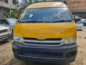 Toyota HiAce 2009 Yellow