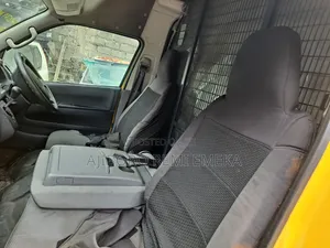 Toyota HiAce 2009 Yellow