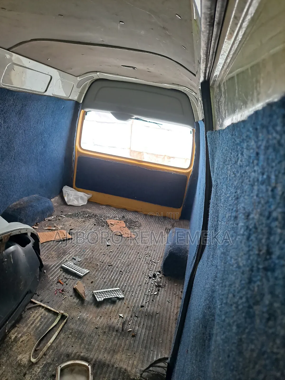 Toyota HiAce 2009 Yellow
