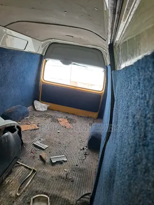 Toyota HiAce 2009 Yellow