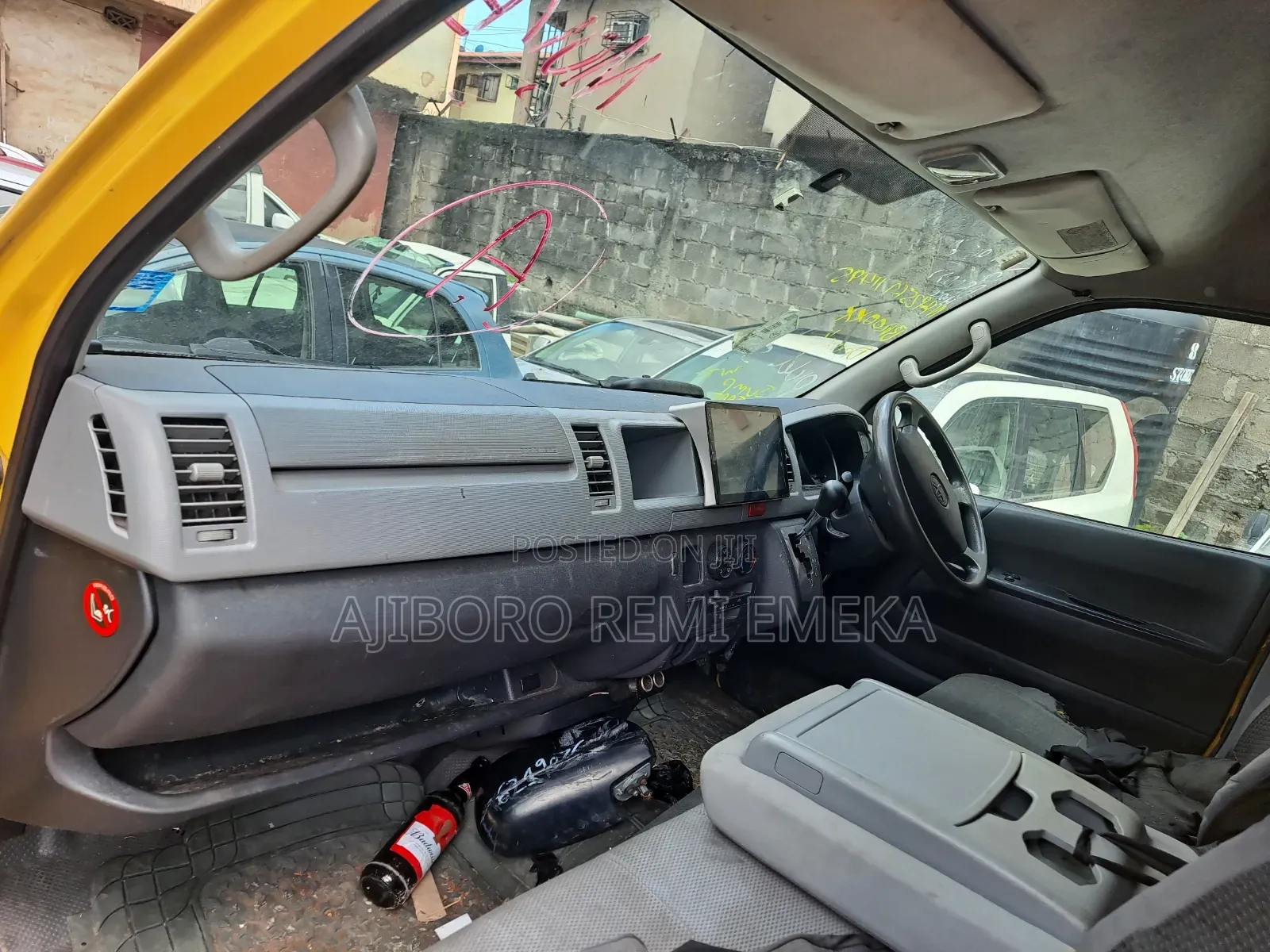 Toyota HiAce 2009 Yellow
