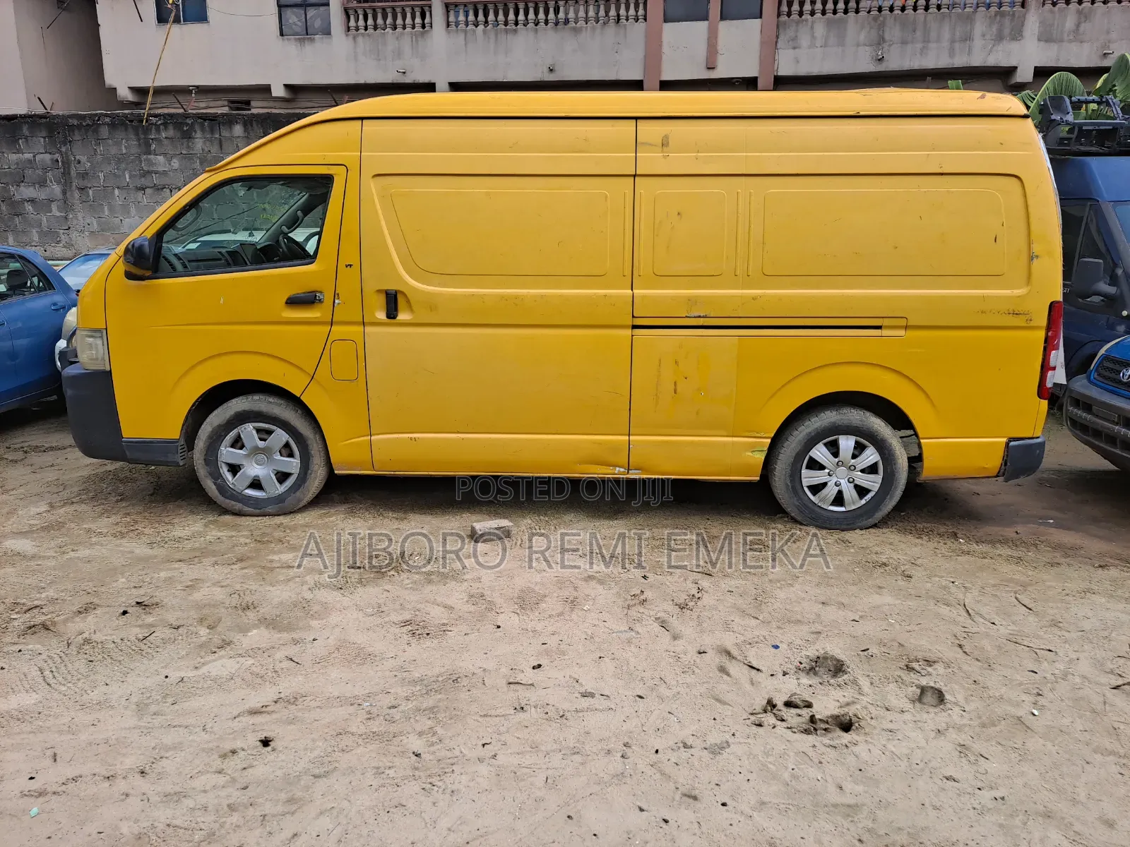 Toyota HiAce 2009 Yellow