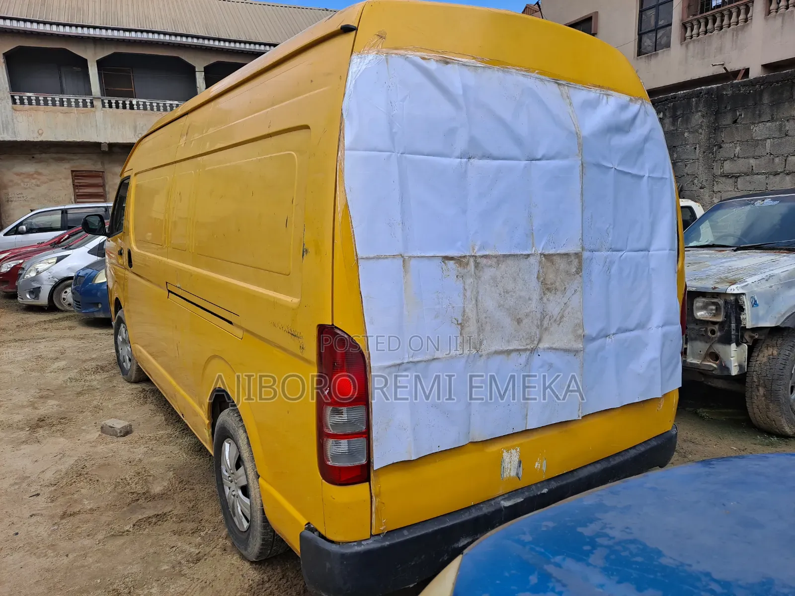 Toyota HiAce 2009 Yellow