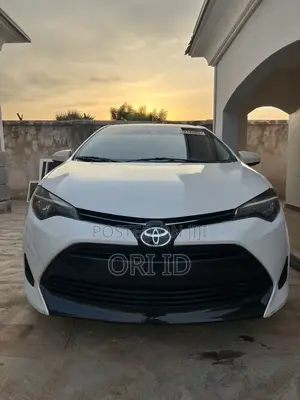 Toyota Corolla LE (1.8L 4cyl 2A) 2019 White