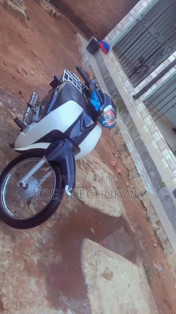 Honda CB 2024 Gray