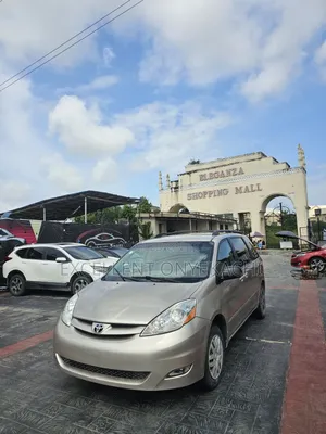 Toyota Sienna 2007 Gold