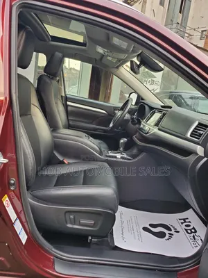 Toyota Highlander XLE 4x2 V6 (3.5L 6cyl 8A) 2018 Red