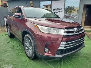 Toyota Highlander XLE 4x2 V6 (3.5L 6cyl 8A) 2018 Red