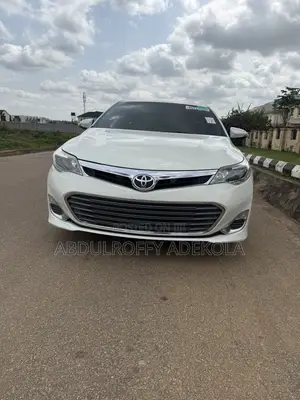 Toyota Avalon XLE FWDSedan (3.6L 6cyl 6A) 2016 White