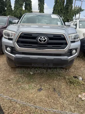 Toyota Tacoma SR5 2017 Silver