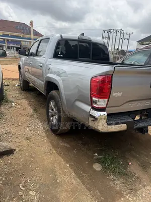 Toyota Tacoma SR5 2017 Silver