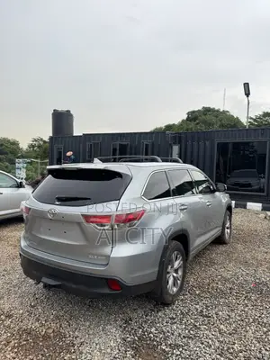 Toyota Highlander XLE 4dr SUV (3.5L 6cyl 6A) 2015 Silver