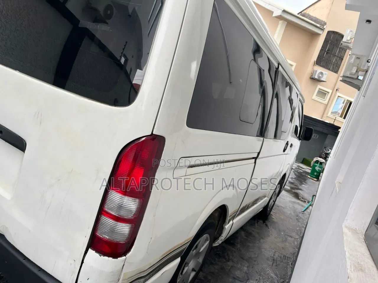 Toyota HiAce 2014 White
