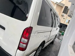 Toyota HiAce 2014 White