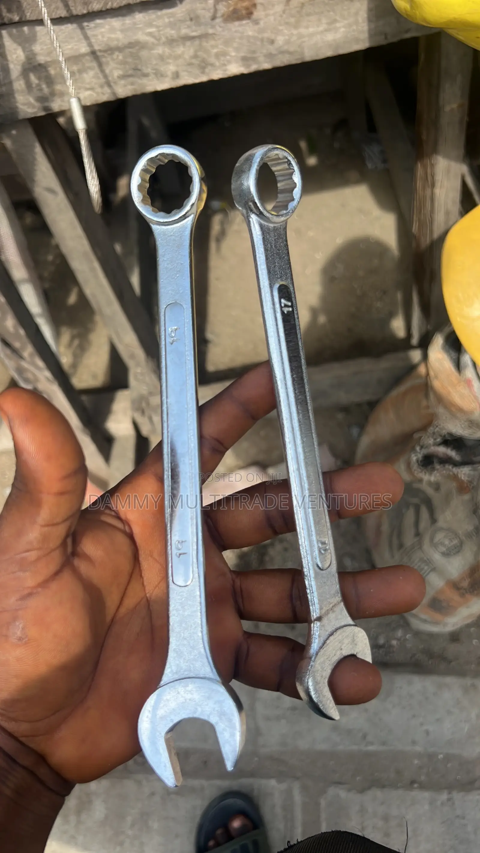 Chrome-Plated Combination Spanner Featuring