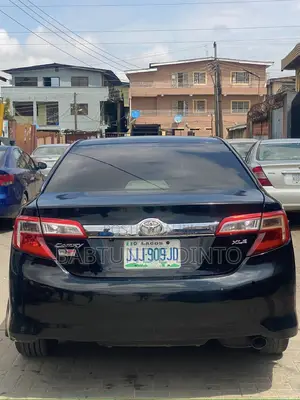 Toyota Camry XLE 4dr Sedan (2.5L 4cyl 6A) 2013 Black