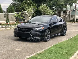 Toyota Camry SE (2.5L 4cyl 8A) 2019 Black