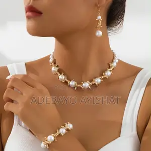 Beautiful Ladies Necklace and Earrings Set