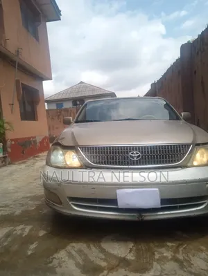 Toyota Avalon 2001 Gold