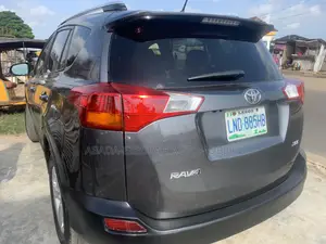 Toyota RAV4 XLE 4dr SUV AWD (2.5L 4cyl 6A) 2014 Gray