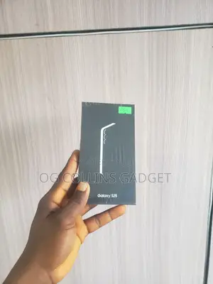 New Samsung Galaxy S25 256 GB Green
