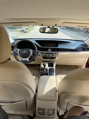 Lexus ES 2015 Red
