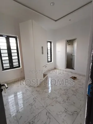 2bdrm Block of Flats in Llakuto Mobile Road, Ado / Ajah for rent