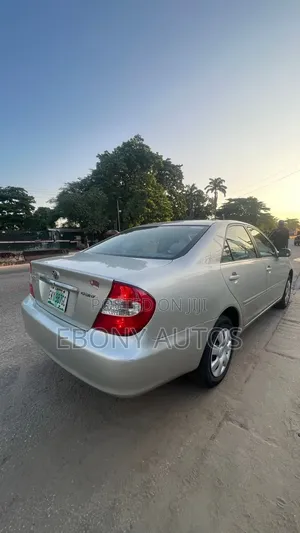 Toyota Camry 2004 Silver