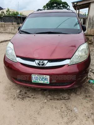 Toyota Sienna 2008 Red