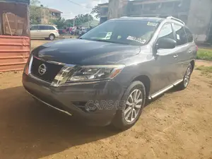Nissan Pathfinder SV 4x4 2013 Black