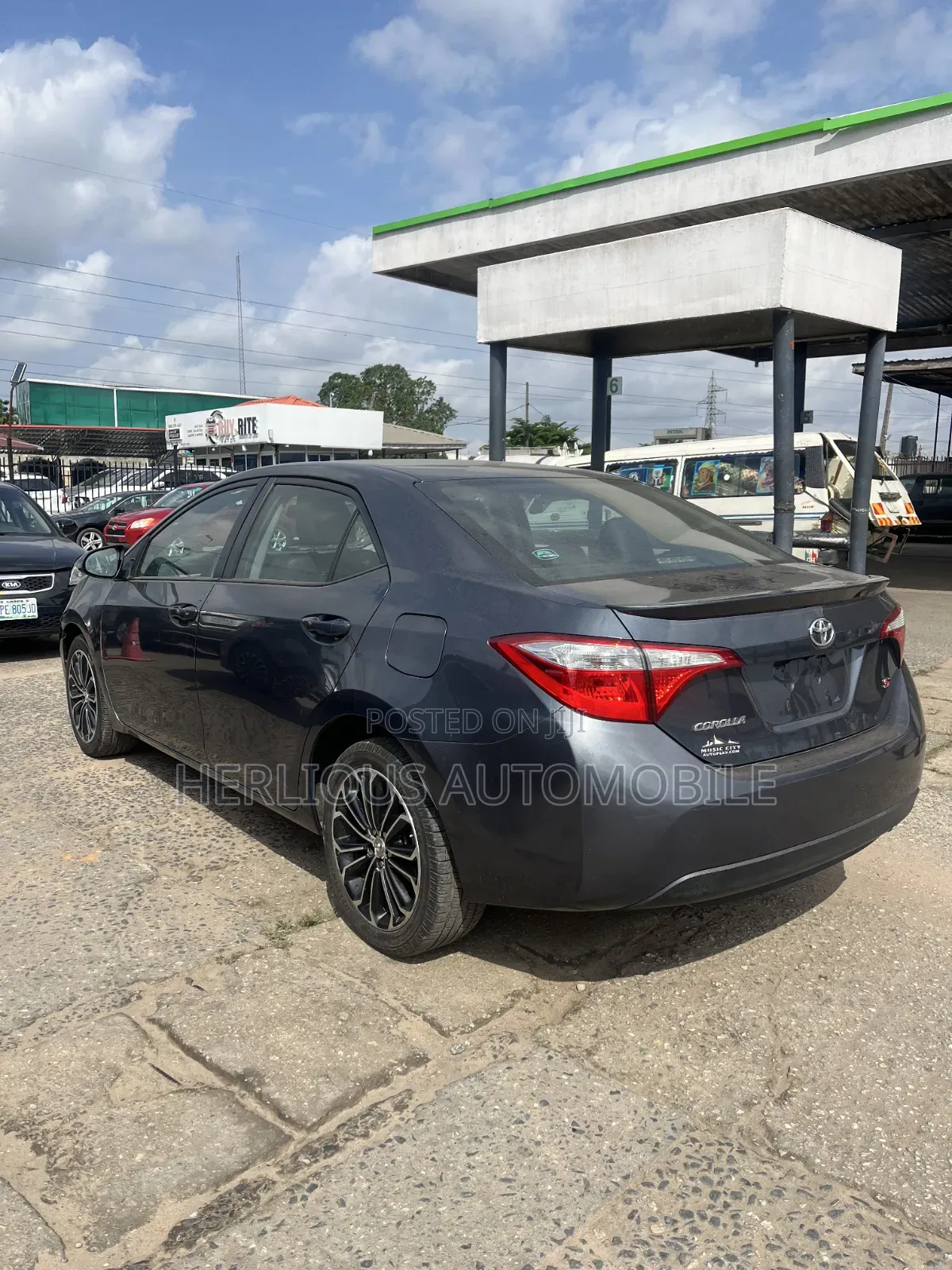 Toyota Corolla S 4dr Sedan (1.8L 4cyl CVT) 2015 Gray