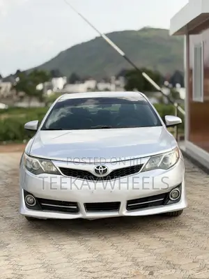 Toyota Camry SE 4dr Sedan (2.5L 4cyl 6A) 2013 Silver