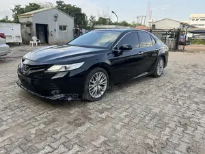 Toyota Camry XLE V6 FWD (3.5L 6cyl 8AM) 2018 Black