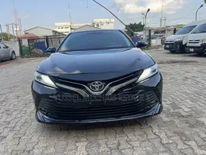Toyota Camry XLE V6 FWD (3.5L 6cyl 8AM) 2018 Black