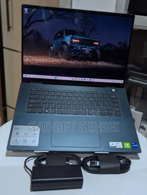 Laptop Dell Inspiron 16 7620 2-in-1 16GB Intel Core i7 SSD 512GB